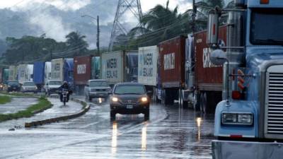 Los atrasos en Puerto Cortés provocan millonarios costos adicionales a los importadores. Fotos: Wendell Escoto