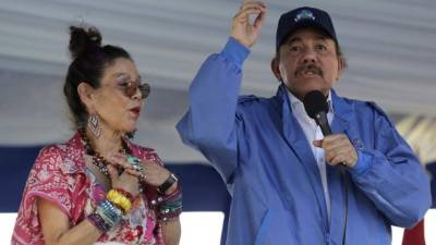 El presidente de Nicaragua, Daniel Ortega y su esposa, la vicepresidenta, Rosario Murillo. AFP