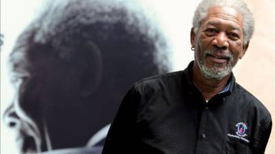 Hollywood se sumó hoy a las condolencias por el fallecimiento del expresidente sudafricano Nelson Mandela, cuya vida de lucha contra el 'apartheid' fue inmortalizada en múltiples ocasiones en la gran pantalla; y la última, 'Mandela: Long Walk to Freedom', se estrenó el pasado viernes.