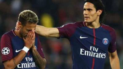 Neymar discutió con Cavani en pleno partido por un penal.