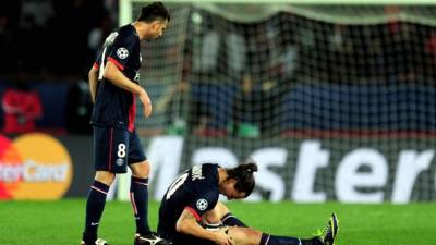 Zlatan Ibrahimovic se lesionó de la pierna derecha.