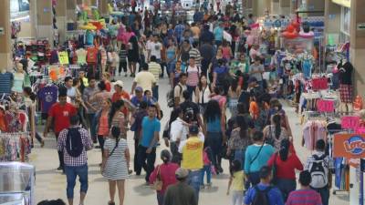 Los viajeros empezaron a viajar ayer incrementando las salidas de las empresas de transporte. Foto: Amílcar Izaguirre