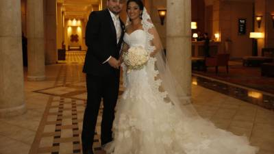 Tábora Asfura Jorge y Karla contrajeron nupcias en el templo San Franciso, de la capital.