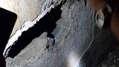 Los reos esperaban escaparse por el agujero.