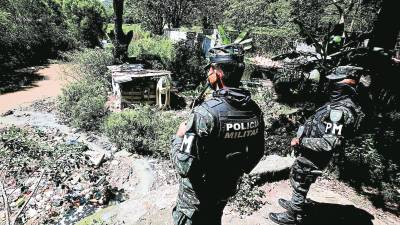 <b><span class=mln_uppercase_mln>Escena.</span></b> La Policía Militar llegó a las riberas del río Choluteca.