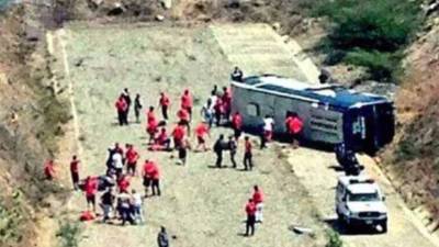 De momento se informan que dos futbolistas han sido llevados a un centro médico. Foto Twitter.