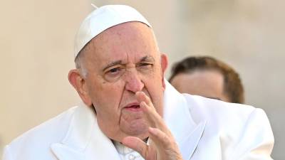 El Papa Francisco durante la audiencia de este miércoles en la plaza de San Pedro, momentos antes de ser hospitalizado.