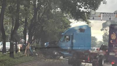 Así quedó el pesado automotor accidentado en la mañana de este viernes en el bulevar del norte de San Pedro Sula.