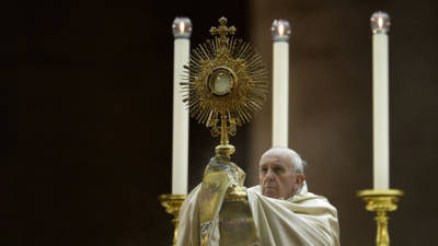 El papa Francisco pidió paz para Siria y dijo que se debe evitar una guerra.