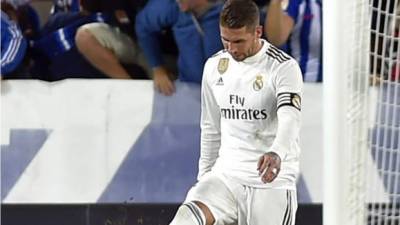 Sergio Ramos lamentando el gol del Alavés contra Real Madrid. Foto AFP