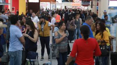 El aeropuerto internacional Ramón Villeda Morales es uno de los más activos del país y el más puntual. Foto: Melvin Cubas.