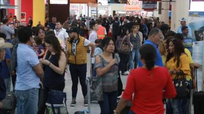 El aeropuerto internacional Ramón Villeda Morales es uno de los más activos del país y el más puntual. Foto: Melvin Cubas.