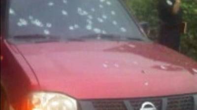 Así quedó el carro en que viajaban cuatro personas esta tarde en la comunidad de Laguita, Macuelizo, Santa Bárbara. Foto: Redinformativah