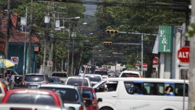 En la 7 calle de Guamilito más de siete semáforos no funcionaron ayer. Foto: Wendell Escoto.