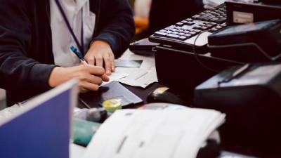 La banca comercial, el que está conformado por 15 instituciones, es el mayor empleador del sistema financiero supervisado, compuesto por 80 entidades privadas.