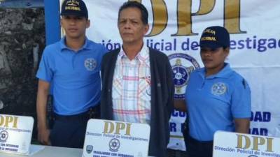 El detenido es acusado de fraude en perjuicio de sus tres hermanas.