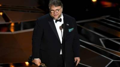 El mexicano Guillermo del Toro se lleva su primer Óscar por 'La Forma del Agua'.//Foto AFP.