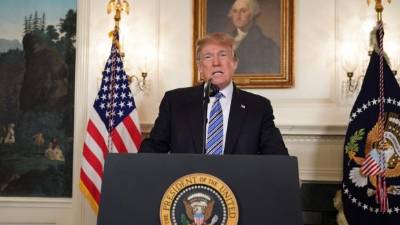 Trump no se refirió al acceso a las armas en su primer discurso tras la masacre en Florida.