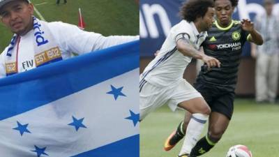 Patrick Rodríguez portó la bandera de Honduras durante el duelo entre los clubes de España e Inglaterra.