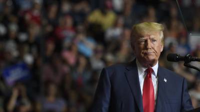 Trump es acusado de obtener fraudulentamente préstamos, beneficios de seguros y pagar impuestos más bajos.