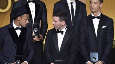 Neymar, Messi y Cristiano fueron los tres finalistas en la última edición del Balón de Oro. Al final el argentino se quedó con el premio.