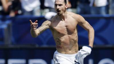 PBX11. Carson (United States), 31/03/2018.- Los Angeles Galaxy Zlatan Ibrahimovic of Sweden reacts after tying the score at 3 apiece in second half action against Los Angeles Football Club at StubHub Center in Carson, California, USA, 31 March 2018. Ibrahimovic made two goals including the game-winner in his Los Angeles Galaxy debut. (Suecia, Estados Unidos) EFE/EPA/PAUL BUCK