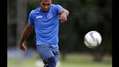 El volante de contención hondureño Reinieri Mayorquín firmó por un año con el Motagua.
