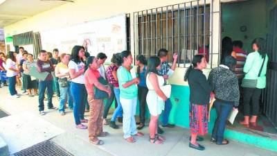 Durante el proceso de matrícula los padres de familia lamentaron la falta de supervisión en los cobros por matrícula.