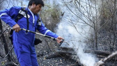 Handout photo released by the Bolivian Presidency of Bolivian President Evo Morales speaking during a press conference in El Alto, on November 9, 2019. - Police in three Bolivian cities joined anti-government protests Friday, in one case marching with demonstrators in La Paz, in the first sign security forces are withdrawing support from President Evo Morales after a disputed election that has triggered riots. (Photo by HO / Bolivian Presidency / AFP) / RESTRICTED TO EDITORIAL USE - MANDATORY CREDIT 'AFP PHOTO / BOLIVIAN PRESIDENCY ' - NO MARKETING NO ADVERTISING CAMPAIGNS - DISTRIBUTED AS A SERVICE TO CLIENTS