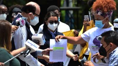 Cientos de garífunas protestaron este martes en Honduras por la desaparición del presidente del comité de defensa de su territorio y otros tres miembros de su comunidad, a un mes de que desconocidos vestidos de policías los sacaron de sus casas, informaron dirigentes y la prensa local. AFP