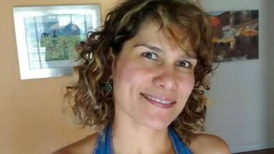 La mujer asesinada por su hijo tenía 44 años de edad.