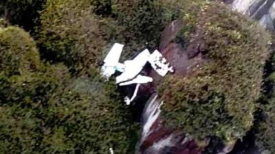 Cinco miembros de una familia fallecieron cuando se estrelló la avioneta en la que hacían turismo en el salto de agua más alto del mundo./Foto: Twitter.