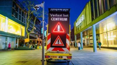 En el nuevo confinamiento deberan cerrar comercios, escuelas, gimnasios, prostíbulos y museos.