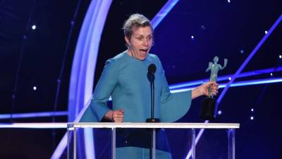 Francis McDormand se llevó el premio a mejor actriz por película 'Tres anuncios por un crimen', la cinta ganadora de la noche//Foto Kevork Djansezian/Getty Images/AFP.