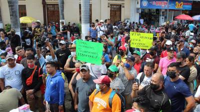 Cientos de migrantes se manifestaron en Tapachula exigiendo a las autoridades visas humanitarias para poder avanzar hacia la frontera con EEUU.