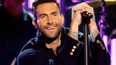 Adam es vocalista del grupo desde sus inicios en 1994.