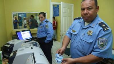 La mayoría de personas solicitan el documento por dos años; el máximo es por cinco años. Foto: Melvin Cubas