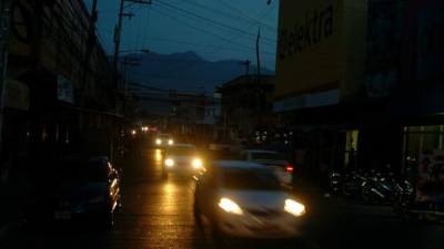 Los apagones en la región atlántica ahora son más frecuentes. Fotos: Samuel Zelaya