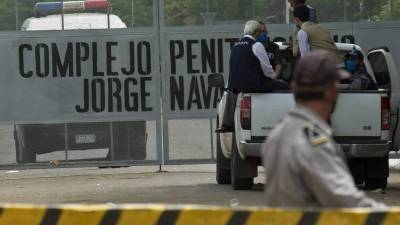 Vista de familiares de presos políticos que intentan ingresar a la cárcel Jorge Navarro “La Modelo”, en Managua (Nicaragua).