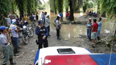 n la escena del crimen, los vecinos y las autoridades encontraron varios casquillos de Ak-47.