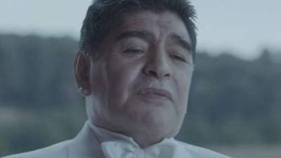 Retired Argentina forward Diego Maradona (2nd-L) poses ahead of the Russia 2018 World Cup Group D football match between Nigeria and Argentina at the Saint Petersburg Stadium in Saint Petersburg on June 26, 2018. - Maradona won the World Cup with Argentina in 1986. (Photo by Giuseppe CACACE / AFP) / RESTRICTED TO EDITORIAL USE - NO MOBILE PUSH ALERTS/DOWNLOADS (Photo credit should read GIUSEPPE CACACE/AFP/Getty Images)