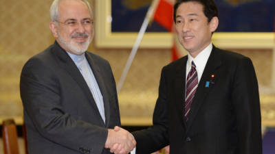 El ministro iraní de Relaciones Exteriores, Mohammad Javad Zarif, fue recibido por su par japonés, Fumio Kishida.