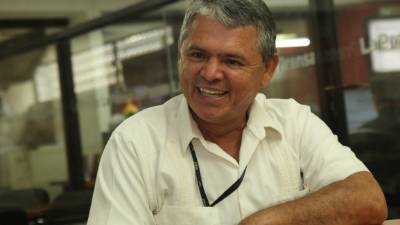 Casamentero La sonrisa aflora en el rostro del profesional del derecho al recordar los incidentes nupciales