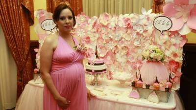 Aziza Suazo de Juárez agradeció a sus amistades por la grata sorpresa.