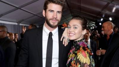 Liam Hemsworth y Miley Cyrus en la premier de 'Thor: Ragnarok'.