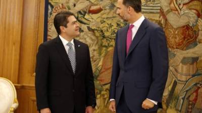 El presidente de Honduras, Juan Orlando Hernández y el rey Felipe en el Palacio de la Zarzuela en Madrid.