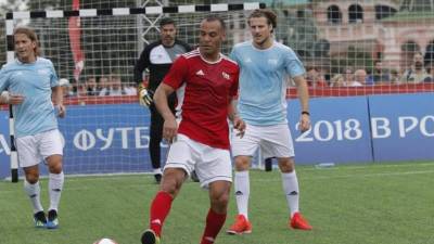 Marcos Evangelista de Morães 'Cafú' jugó este miércoles un partido de entretenimiento en la Plaza Roja de Moscú. Él fue campeón mundial con Brasil en Corea (del Sur) y Japón 2002.