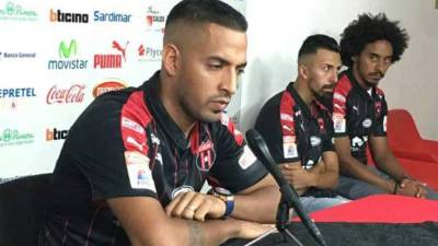 Lucas Gómez mientras era presentado. Foto Twitter.