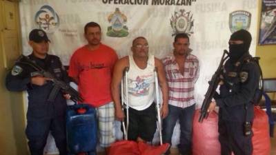 En el operativo se detuvo a Miguel Ángel Morales Romero (39), Gerson Levi Larach Ferrufino (65) y Óscar Armando Matute (24).