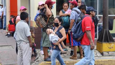 Cientos de migrantes centroamericanos y sudamericanos intentan diariamente llegar a Estados Unidos, huyendo de la pobreza y otros factores como la falta de empleo y la violencia que aquejan a sus países de origen. Fotografía: EFE